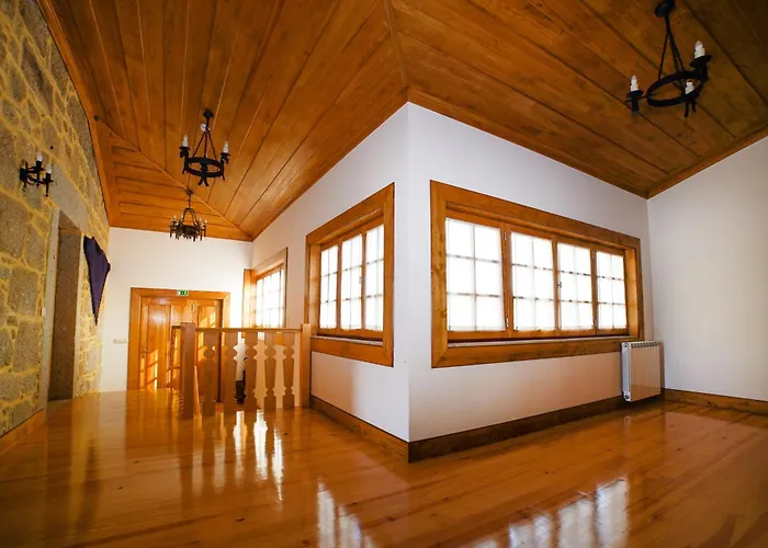 Casa Do Ribeiro * Lago (Braga)